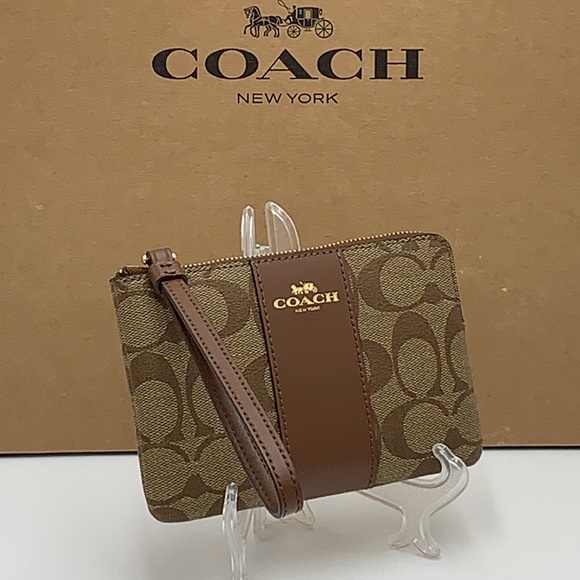 COACH Corner Zip Wristlet In Signature Canvas - Picture 2 of 16